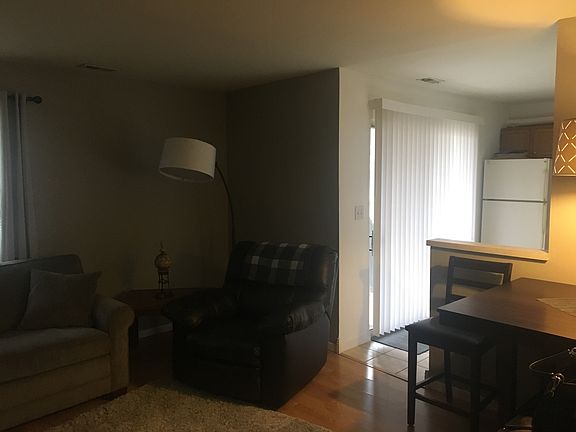 4th image of 556 E Shagbark Ln #B