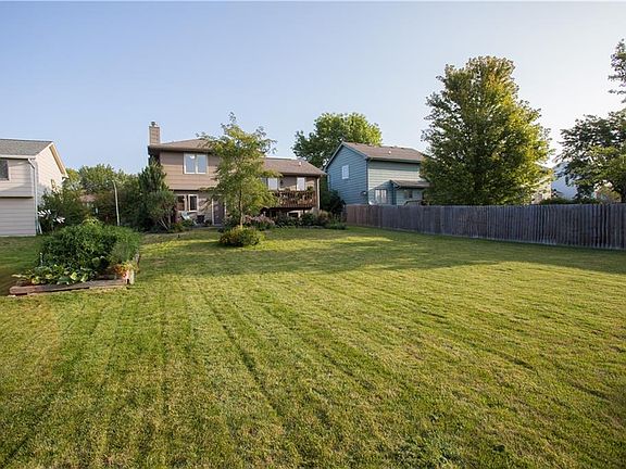 5th image of 470 Bel Aire Dr