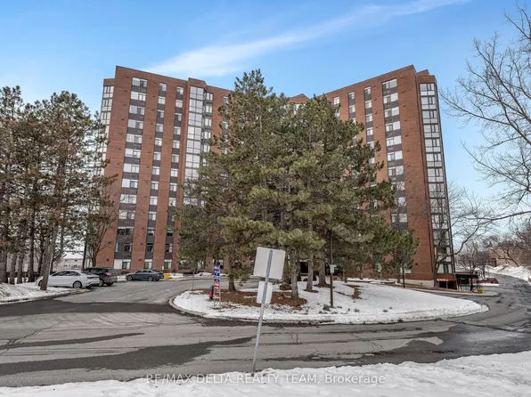 2871 Richmond Rd #111, Ottawa, ON K2B 8M5