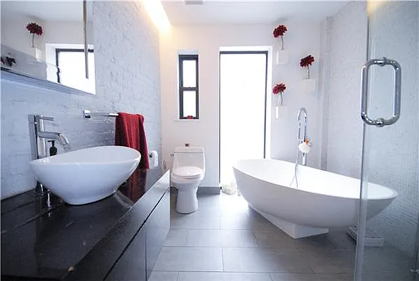 Sold by R New York | media 3