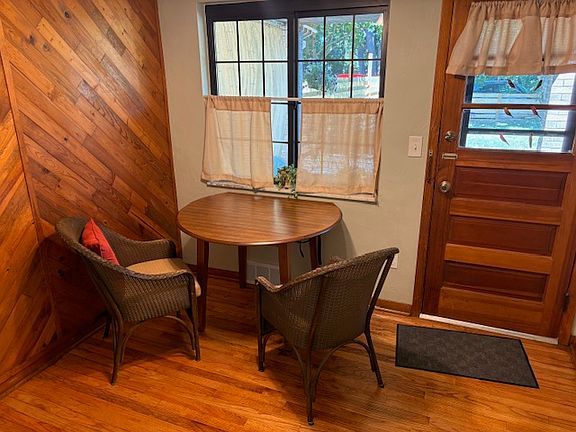 Kitchen Eating Area