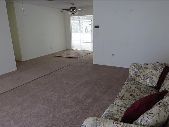 4th image of 238 NE Brunson Ct