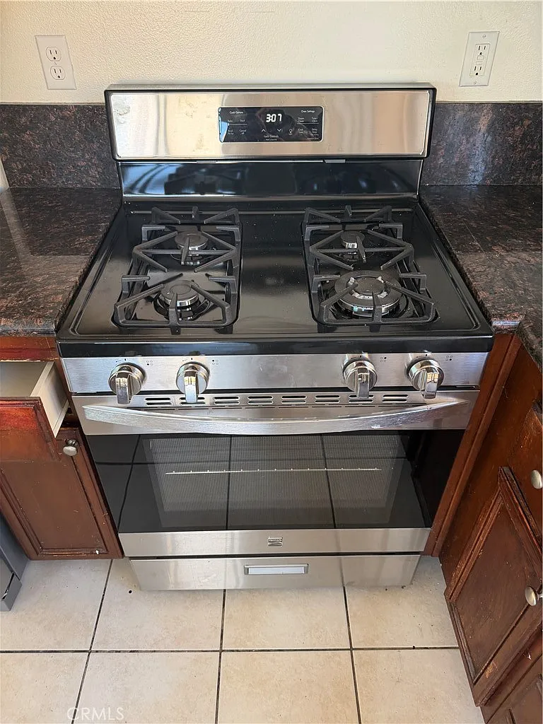 4 bed, 2159 sqft, $4,000 — Photo 3