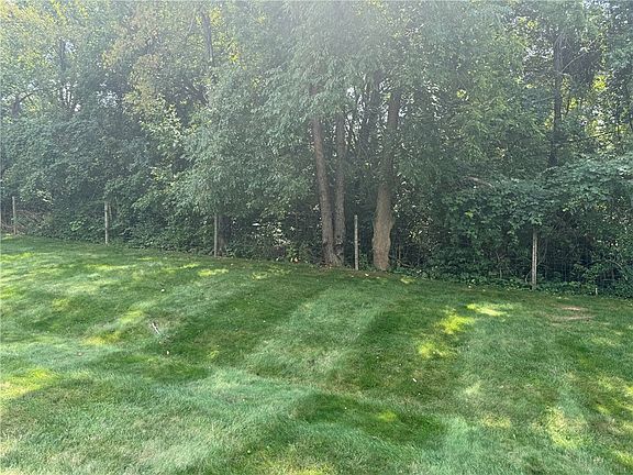 5th image of 41 Evergreen Ct