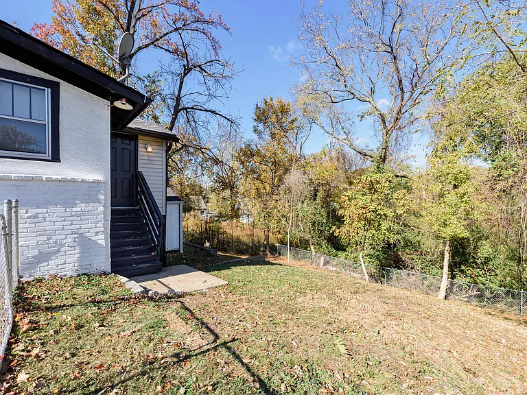 257 Gordon Pl — Photo 33