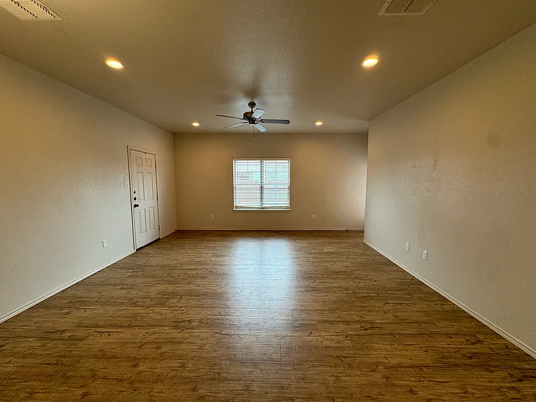 11824 Evanston Ave — Photo 7