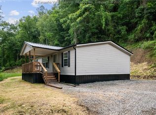50 Tabor Dr, Chapmanville, WV 25508