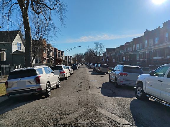 5th image of 554 N Leclaire Ave