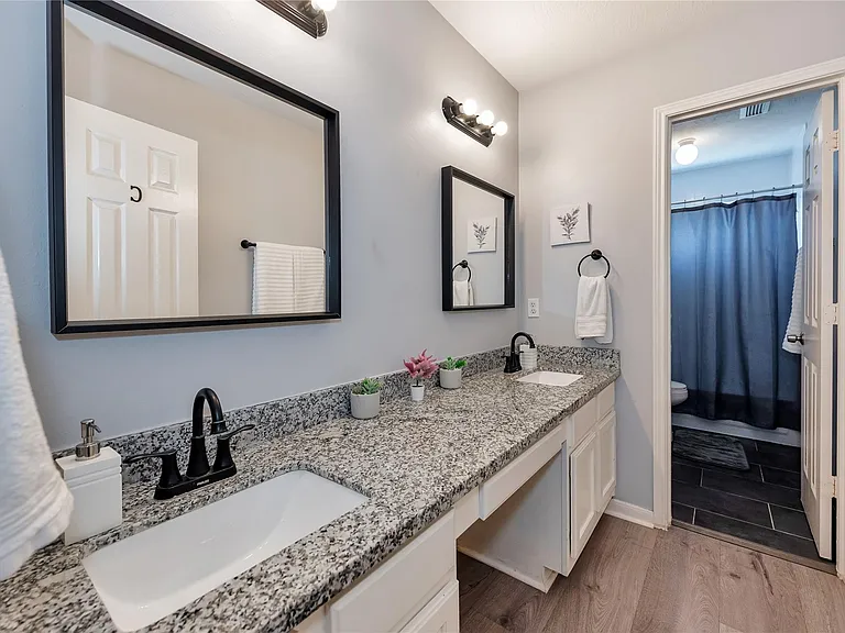 10815 Oak Bayou Ln — Photo 25