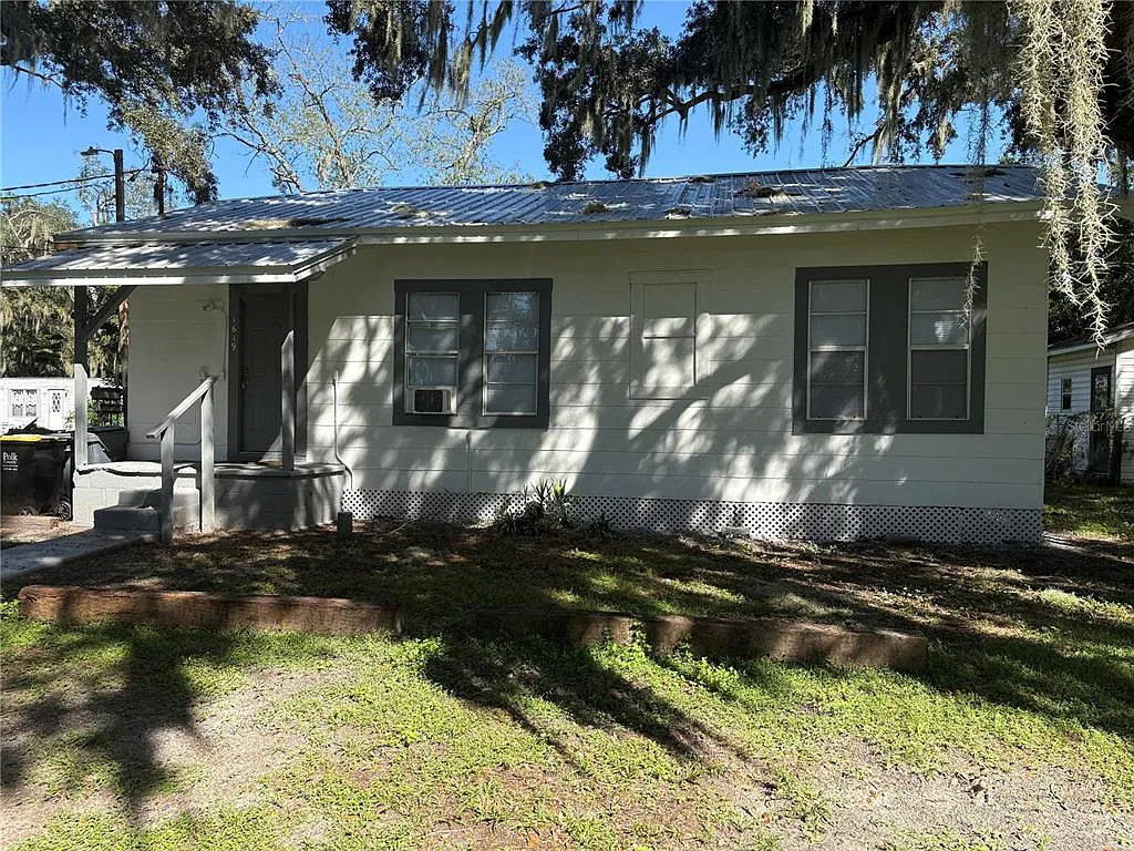 3 bed, 1.0 bath, 960 sqft, $1,395 — Photo 2