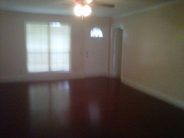 2nd image of 1520 Greenbriar Ln