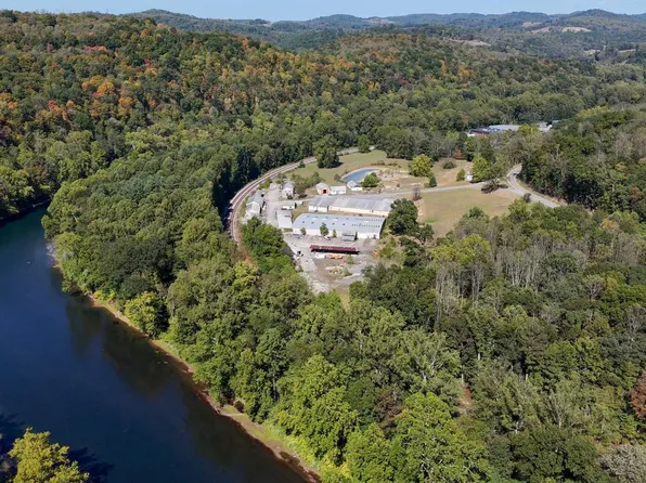 1667 Country Club Rd, Grafton, WV 26354