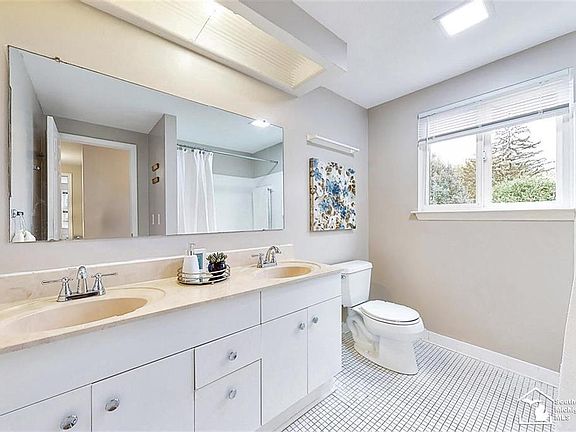 3rd image of 2883 Deake St