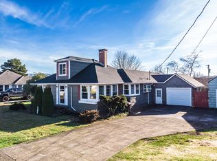 1005 4th St, Tillamook, OR 97141