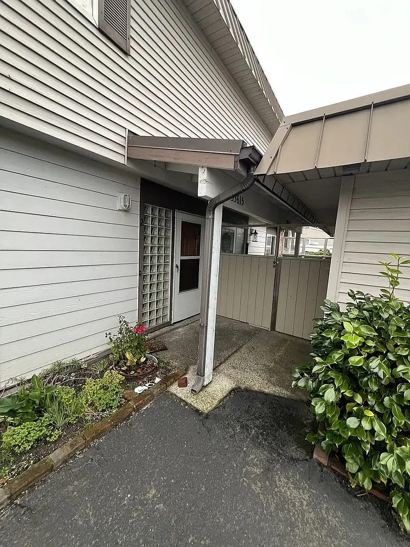 2 Bedroom Beach Front Condo in Ocean Park! — Photo 1