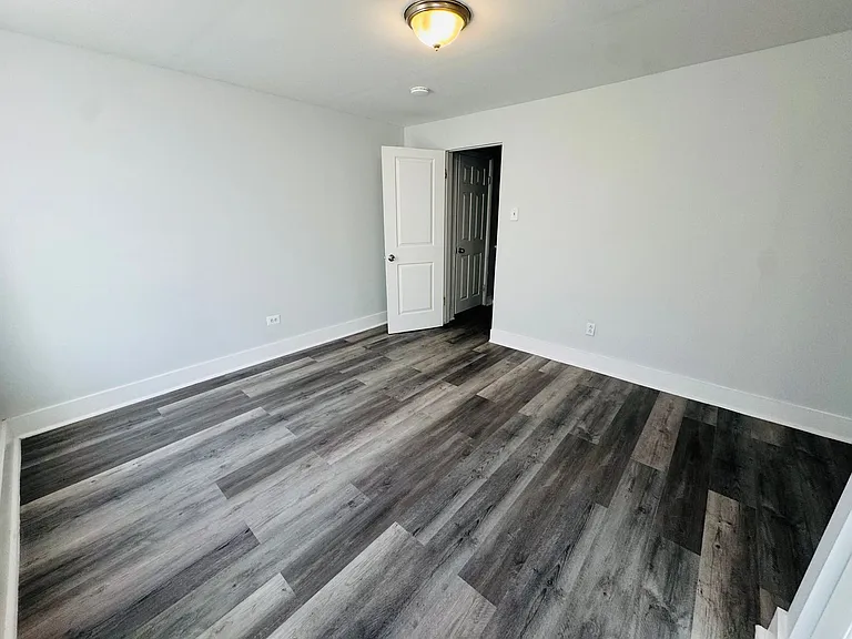 1850 E Monmouth St — Photo 17