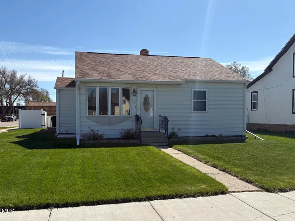 824 4th Ave W, Williston, ND 58801