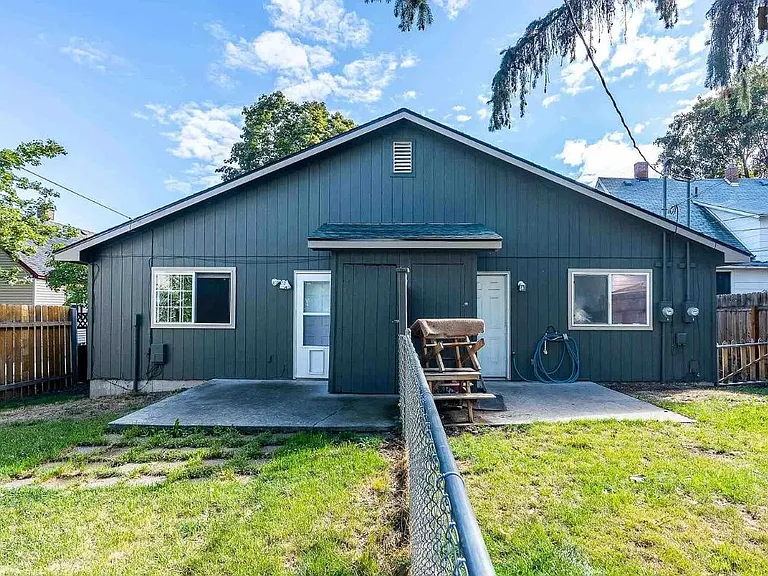 2433 N Pittsburg St — Photo 14