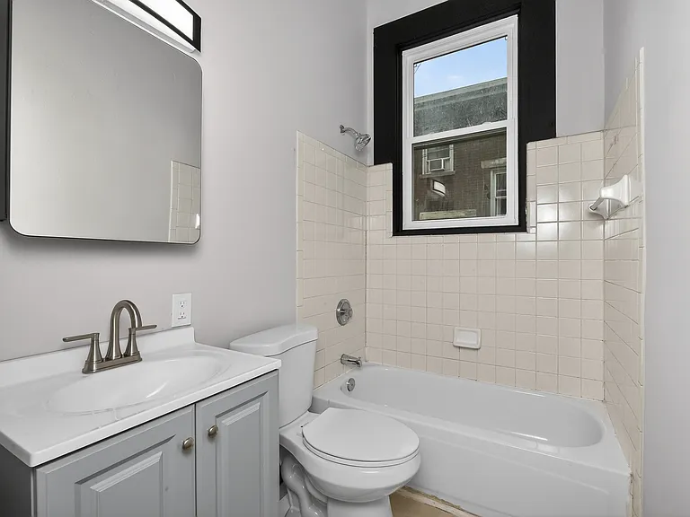 223 E 15th St #1 — Photo 7