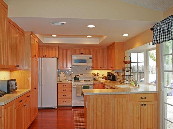 4th image of 4008 Monterey Ct