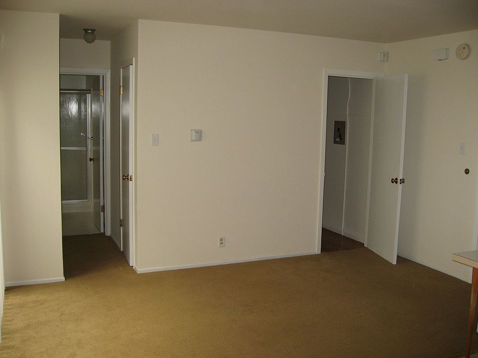 living/sleeping area