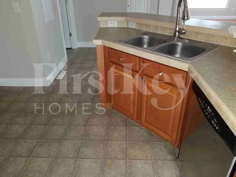 1911 Chestnut Oak Ln — Photo 12