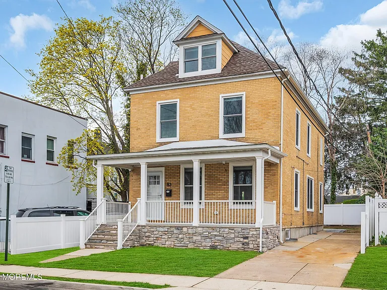 83 Pearl St — Photo 2