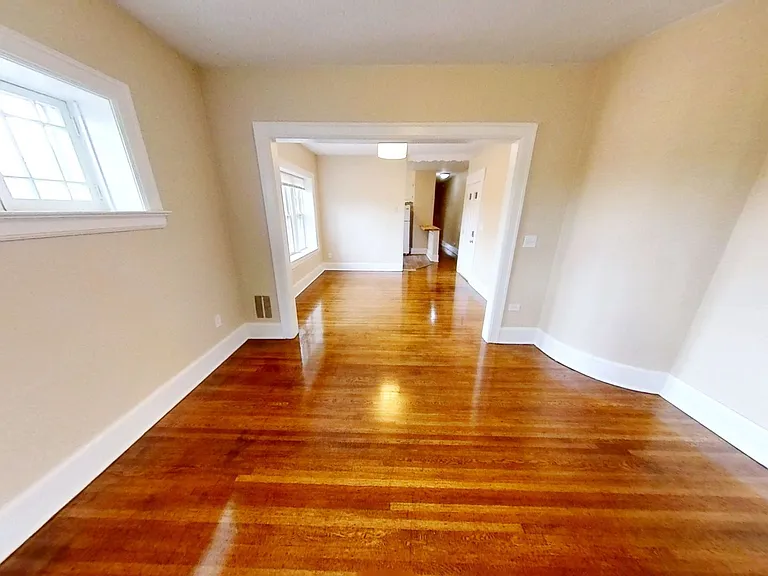 96 Laburnam Cres #3 — Photo 4