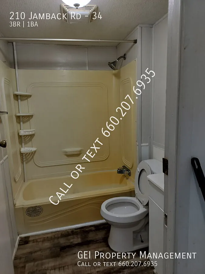 Newly renovated home on spacious corner lot with home warranty! — Photo 4