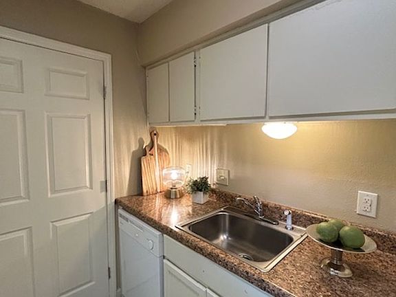 2nd image of 843 Hammond Manor Dr #843B