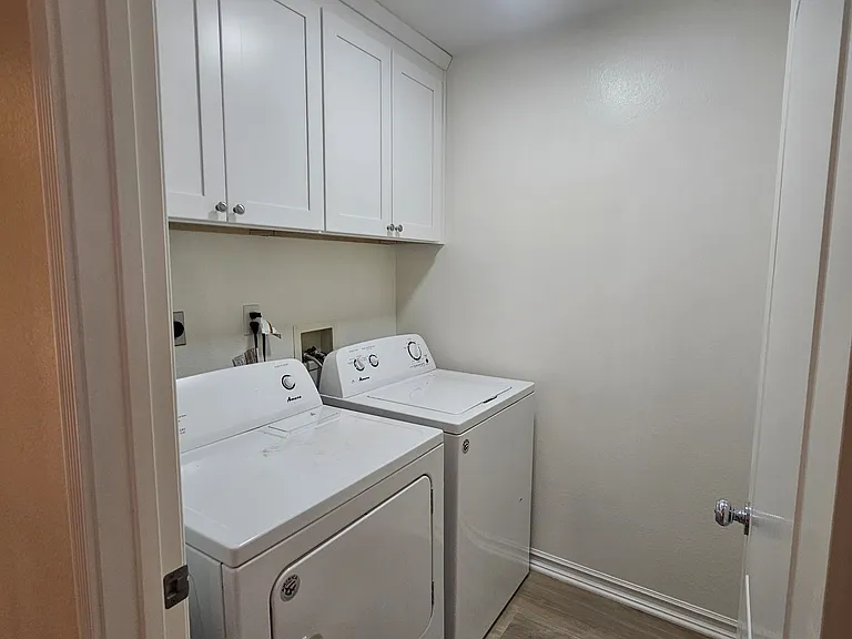 8162 Constantine Dr — Photo 10
