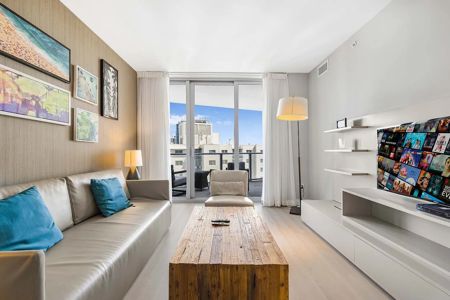 1 bed, 1.0 bath, 839 sqft, $3,161 — Photo 2