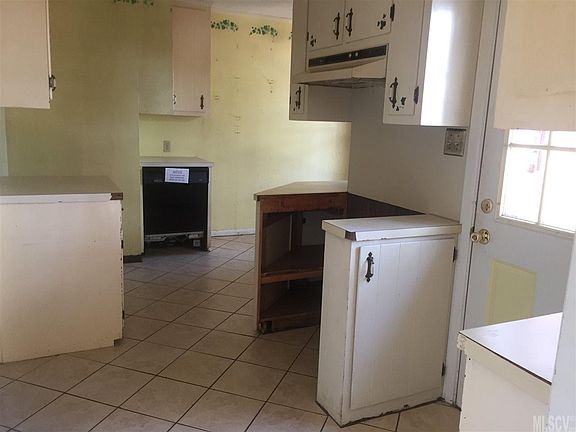 4th image of 3661 Walker Dr