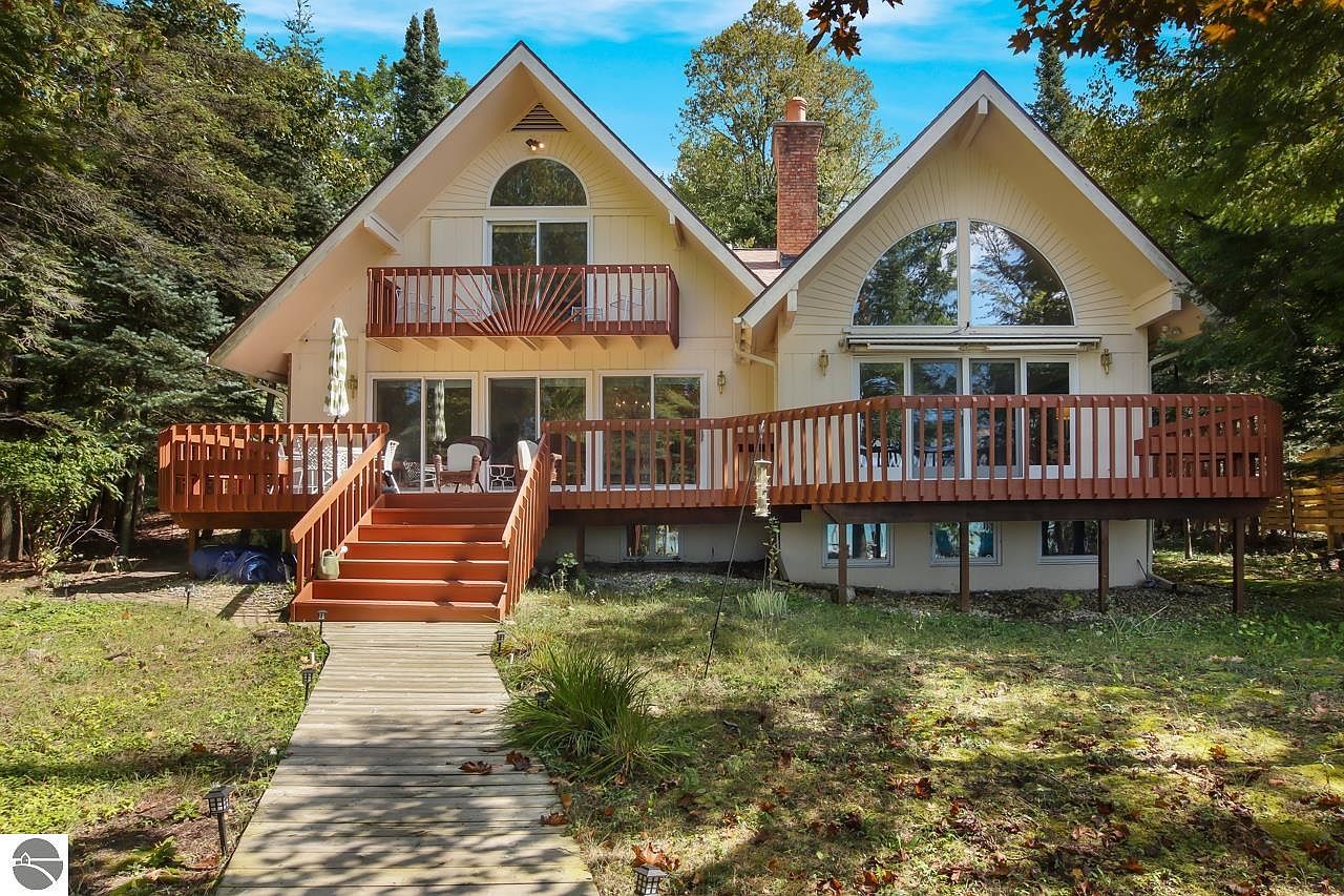 2646 S East Torch Lake Dr, Bellaire, MI 49615 | Zillow