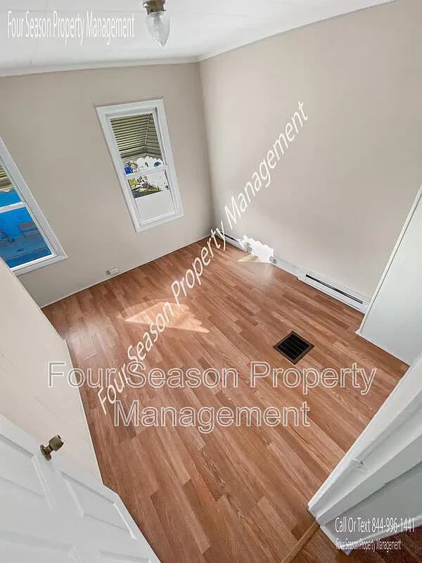 2 bed, 1.0 bath, 1200 sqft, $1,099 — Photo 2