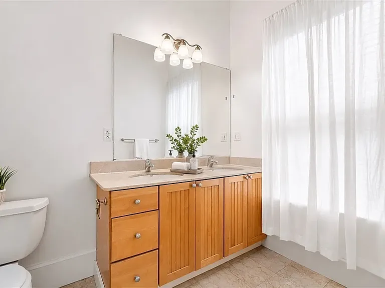 714 E 4th St #3 — Photo 9