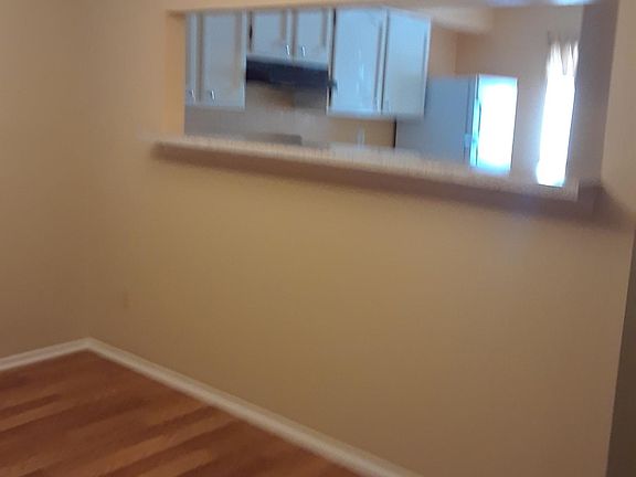 3rd image of 3923 Old Oaks Dr APT 27