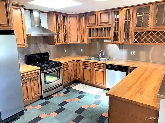 2nd image of 3215 Folsom St #1