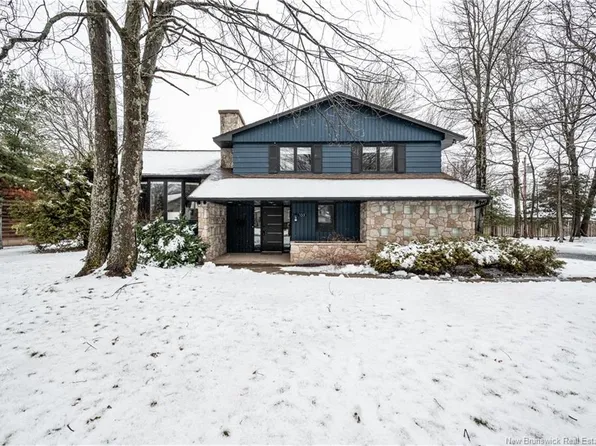 133 Centennial Dr, Moncton, NB E1E 3W9