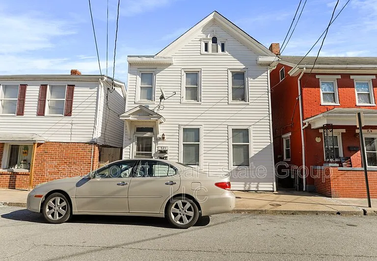 721 2nd St #A — Photo 1
