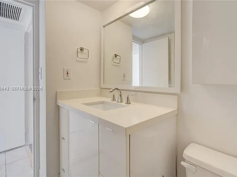 5161 Collins Ave #516 — Photo 29