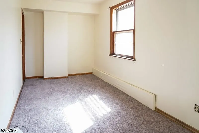 3 bed, 1.0 bath, $2,500 — Photo 4