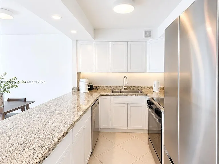 5838 Collins Ave #5G — Photo 11