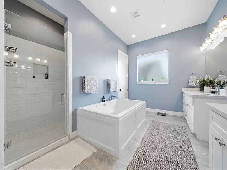 4306 Center St — Photo 14