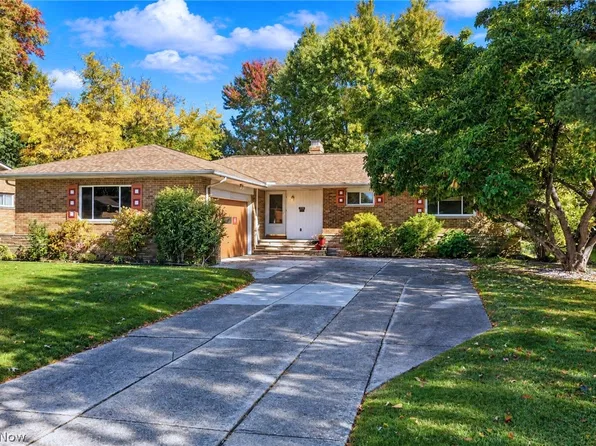 1875 Caronia Dr, Lyndhurst, OH 44124