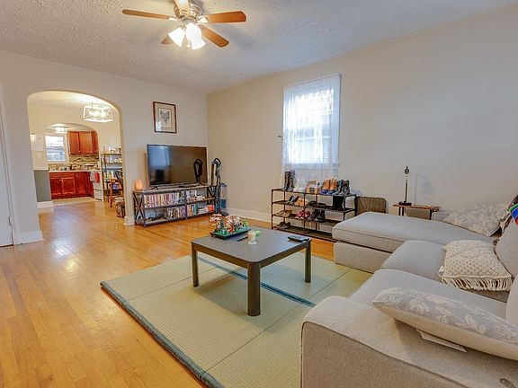 3rd image of 205 Euclid Ave
