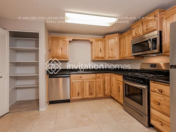 5th image of 3814 E Willow Ave