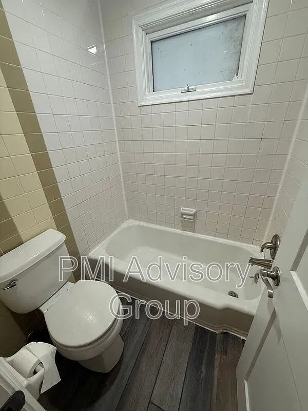 2 bed, 1.0 bath, $1,030 — Photo 2