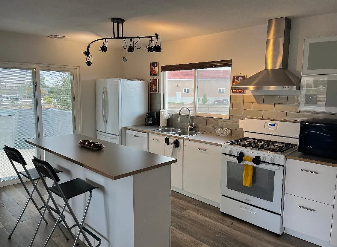 2 bed, 800 sqft, $2,800 — Photo 3