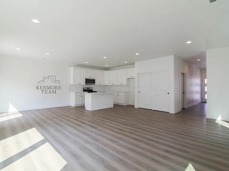 1030 S Underwood Pl #120 — Photo 3